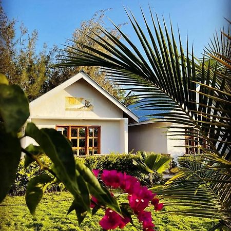 Uroa Getaway Bed & Breakfast Ngoại thất bức ảnh