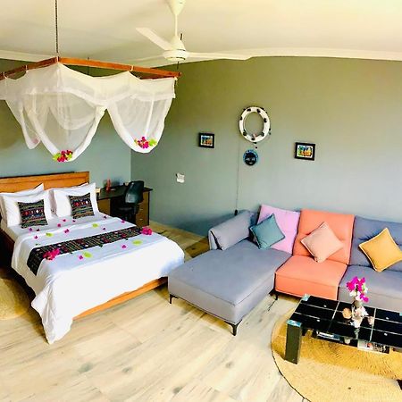 Uroa Getaway Bed & Breakfast Ngoại thất bức ảnh