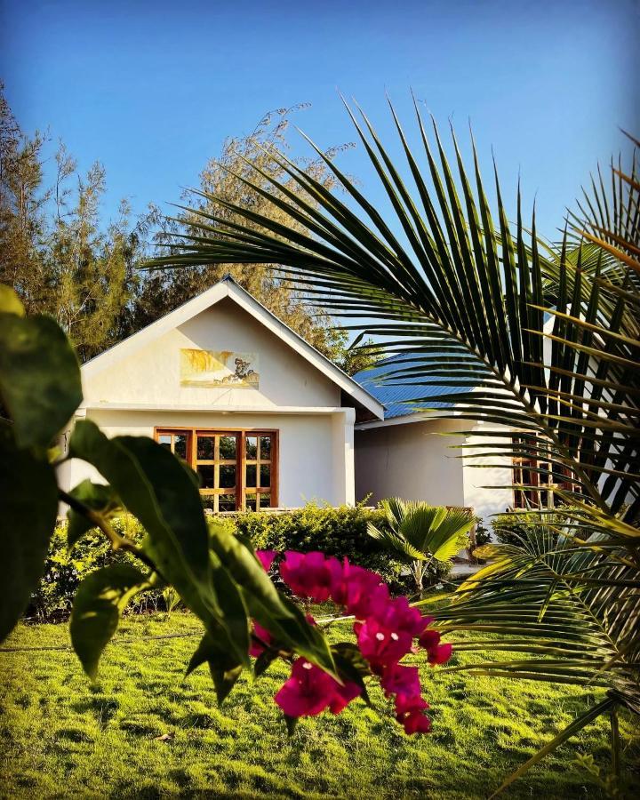 Uroa Getaway Bed & Breakfast Ngoại thất bức ảnh