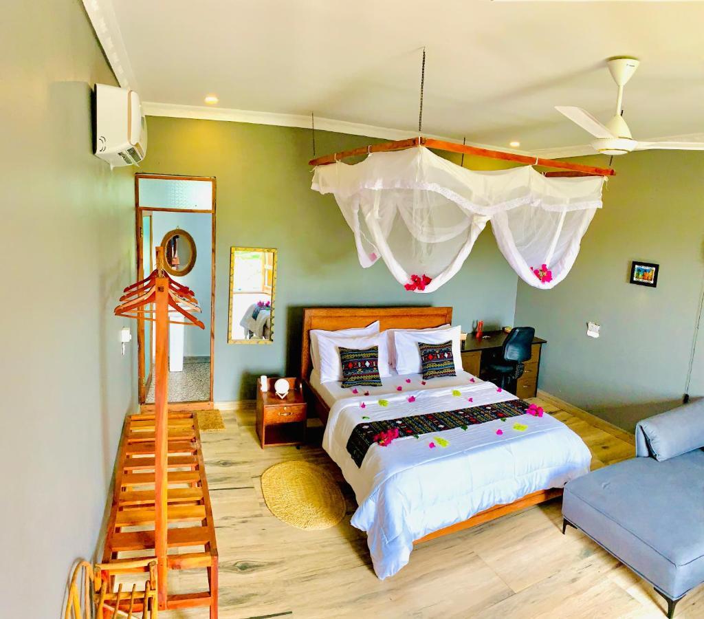 Uroa Getaway Bed & Breakfast Ngoại thất bức ảnh